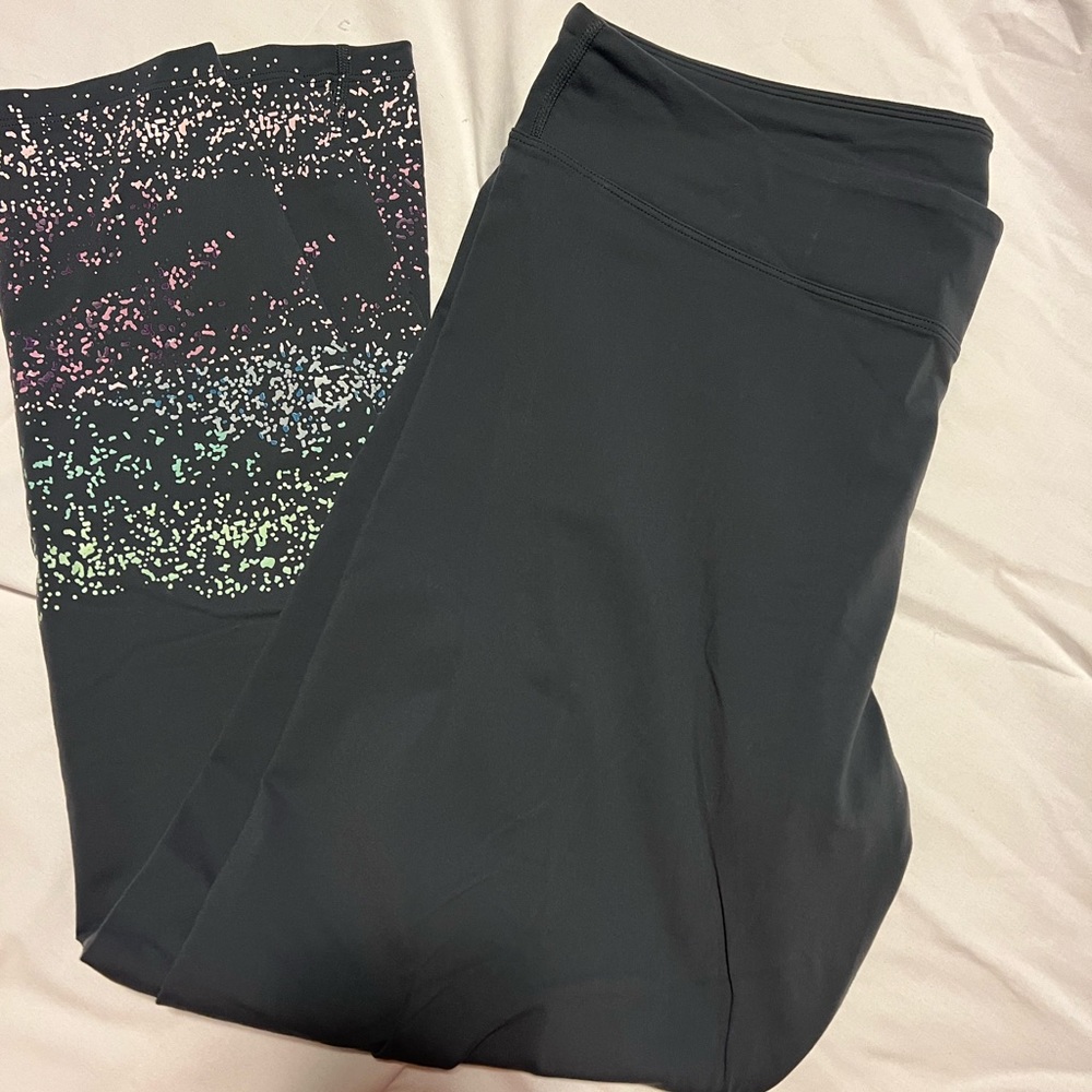 LL Bean performance tights, low rise graphic gunmetal gray mountain dots size 1x
